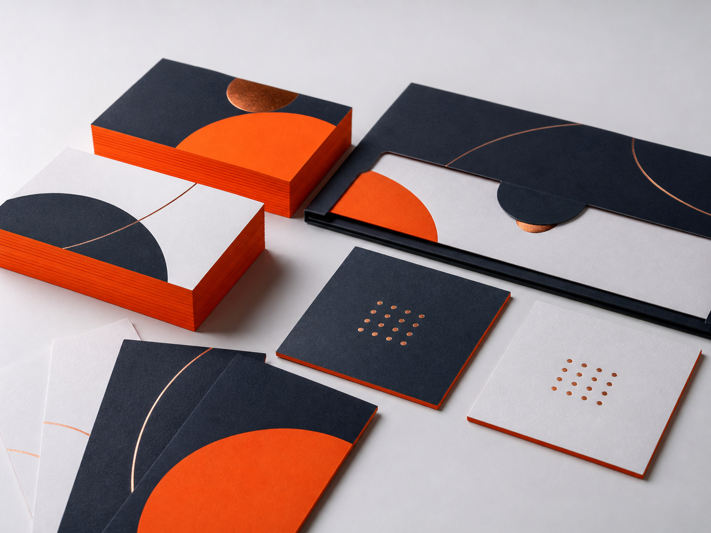 Mockup name card, voucher và thẻ thành viên cao cấp màu cam xanh